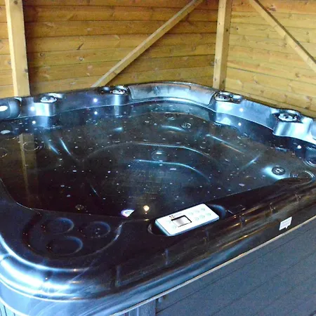 Feriehus Lovely Holiday In With Jacuzzi Bastogne